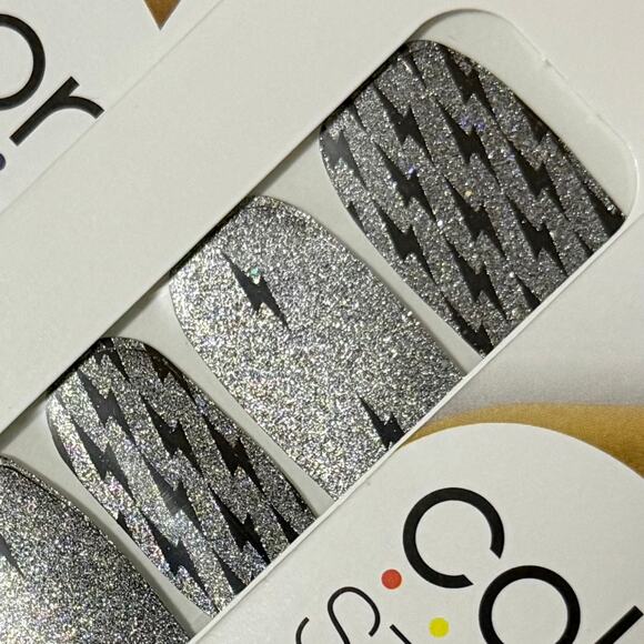 New Color Street “When Lightning Strikes” Black & Silver Lightning Nail Strips - Picture 1 of 1